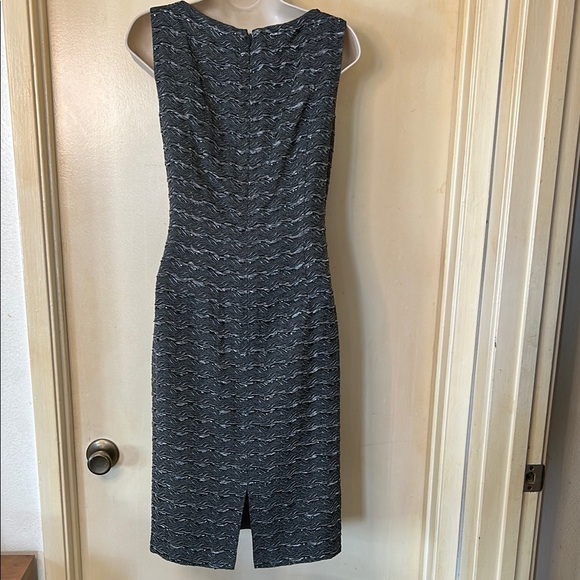Carmen Marc Valvo Gray Sleeveless Beaded Sheath Dress size 6 - Picture 6 of 12